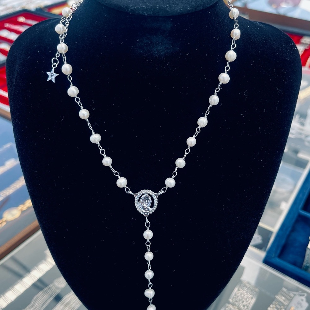Dalmata Flower Elegant Pearl Necklace with Silver Accents